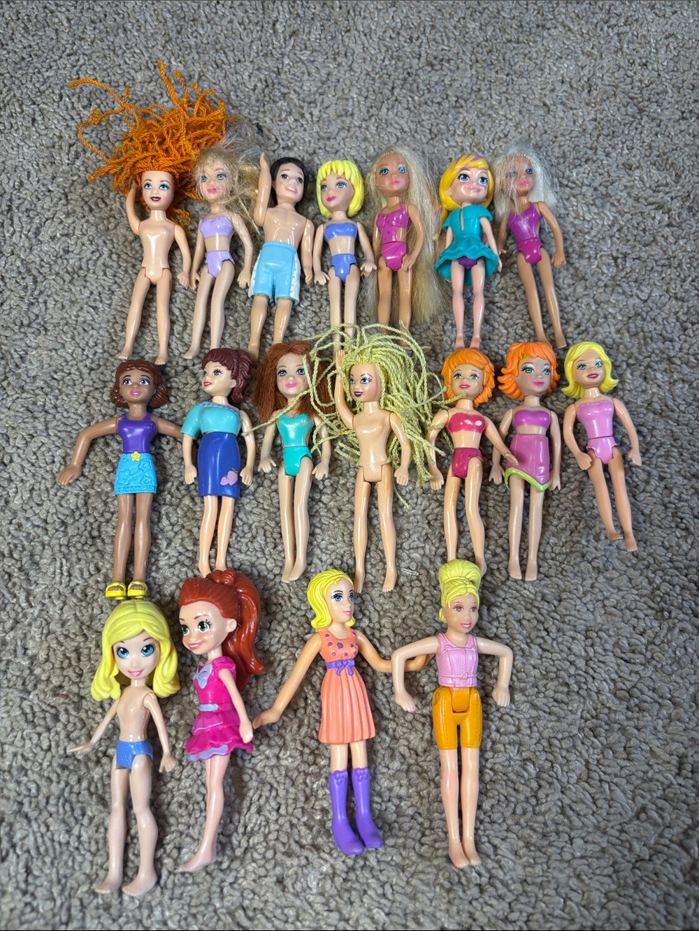 18 vintage Polly pocket dolls